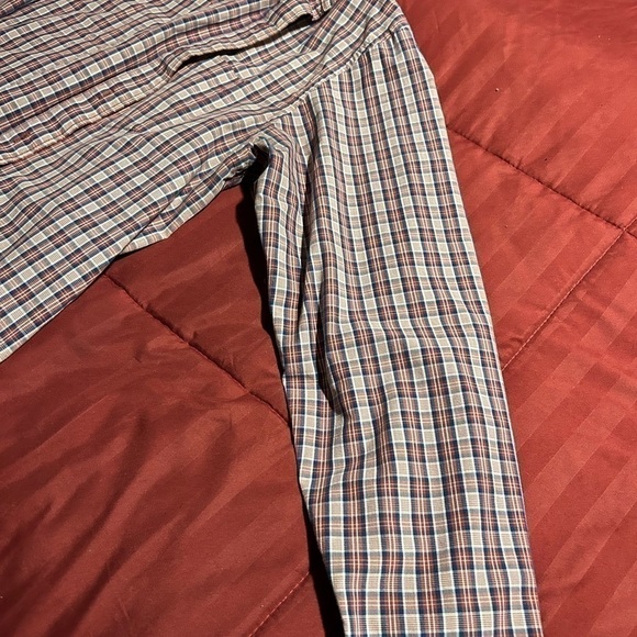 Long sleeve button down IZOD shirt - Picture 4 of 8